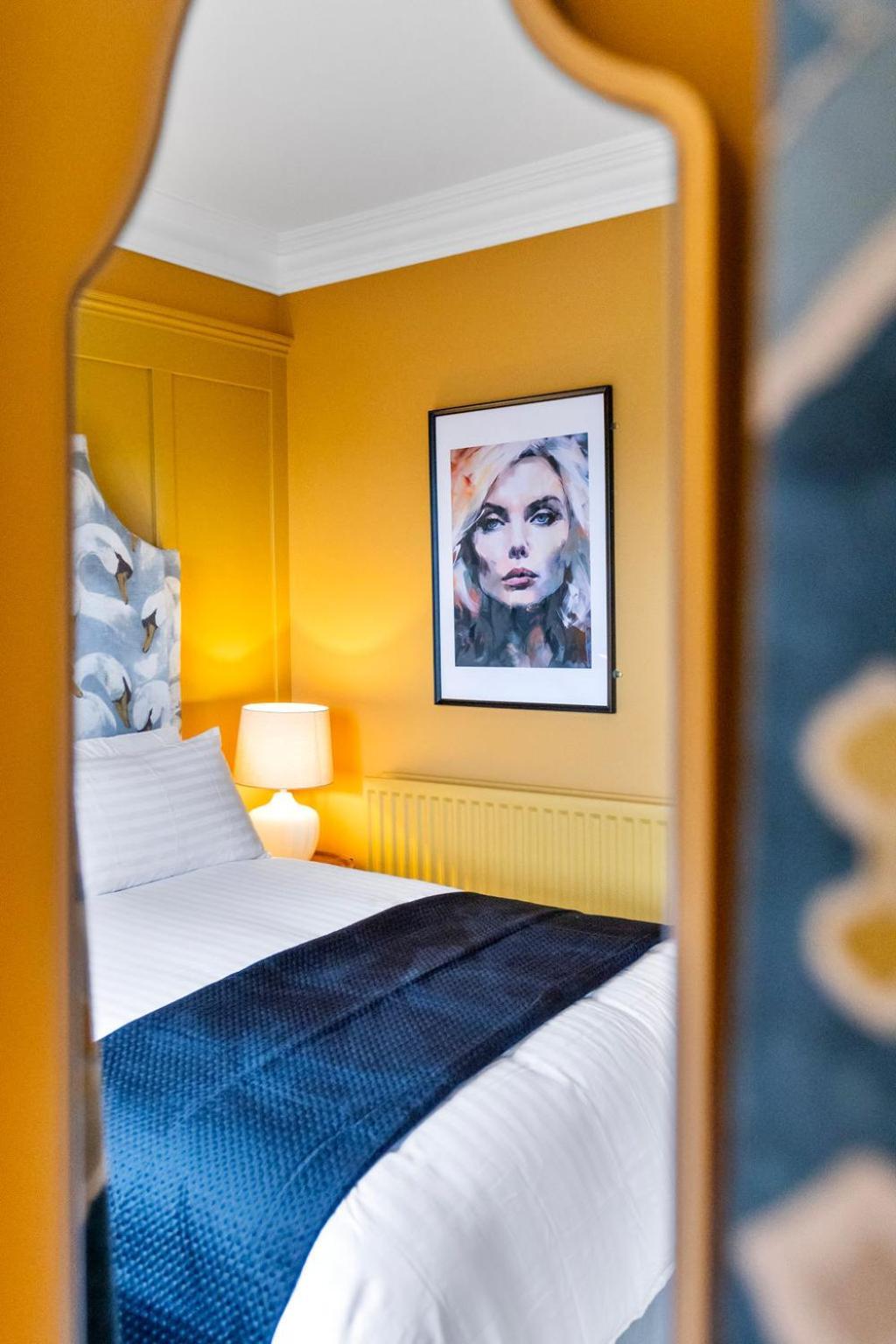 Hestia House Hotel Лъндъндери Екстериор снимка