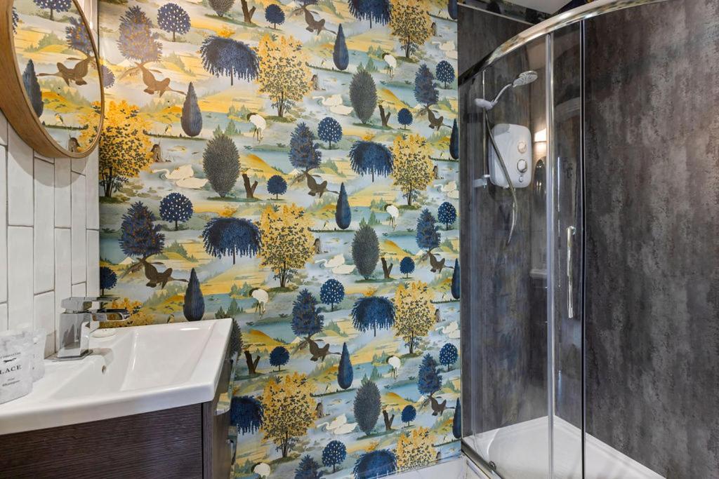 Hestia House Hotel Лъндъндери Екстериор снимка