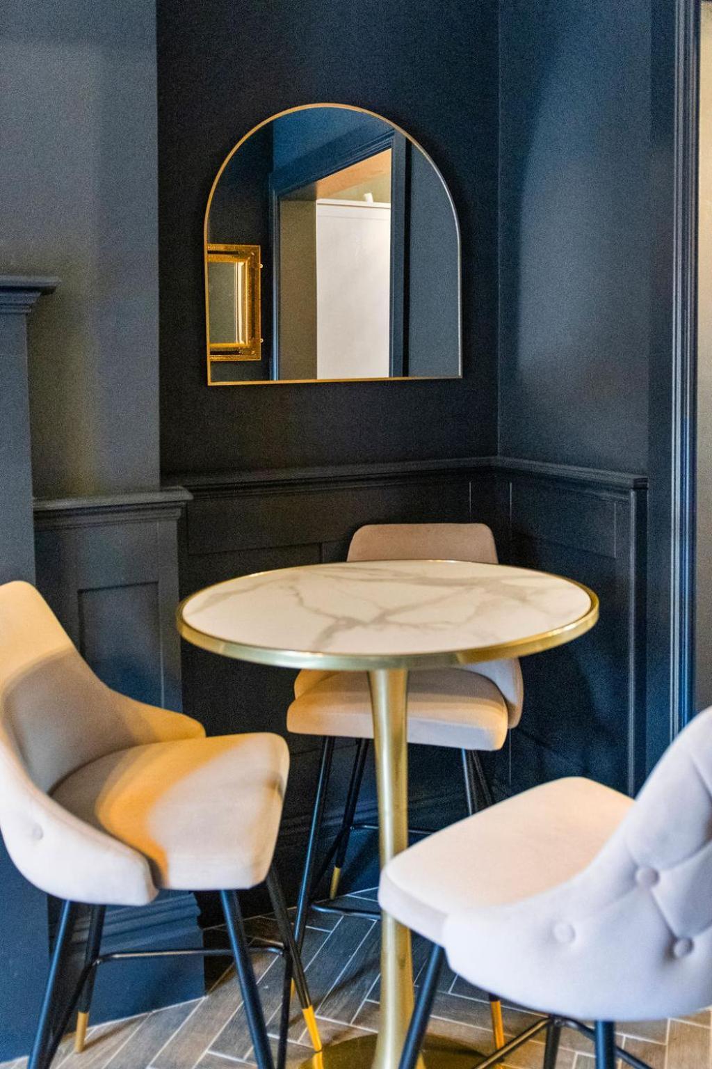 Hestia House Hotel Лъндъндери Екстериор снимка