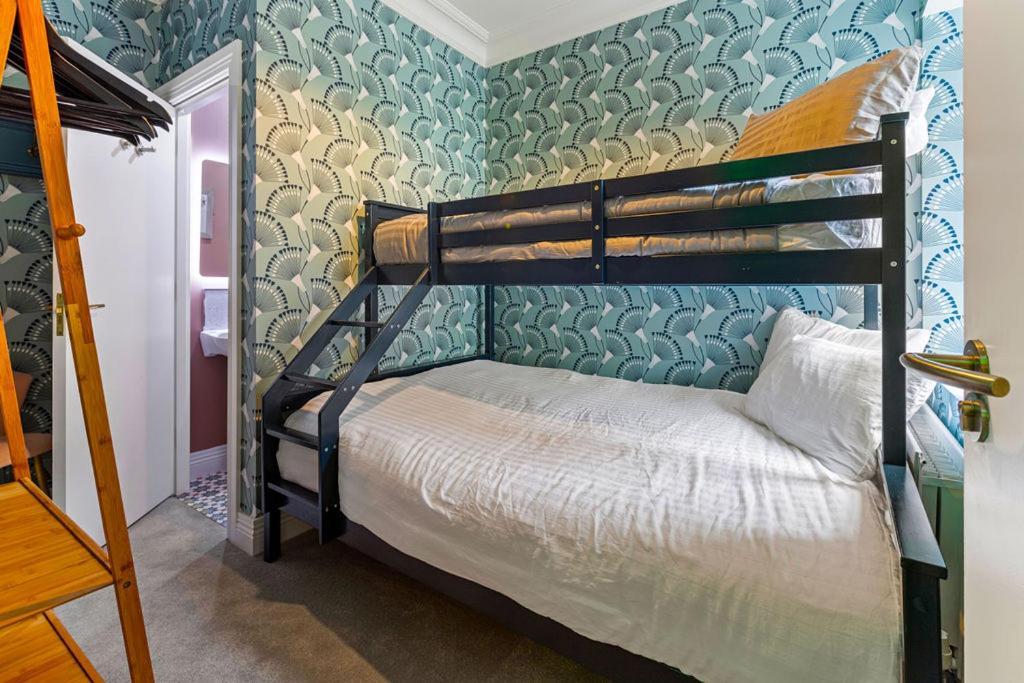 Hestia House Hotel Лъндъндери Екстериор снимка