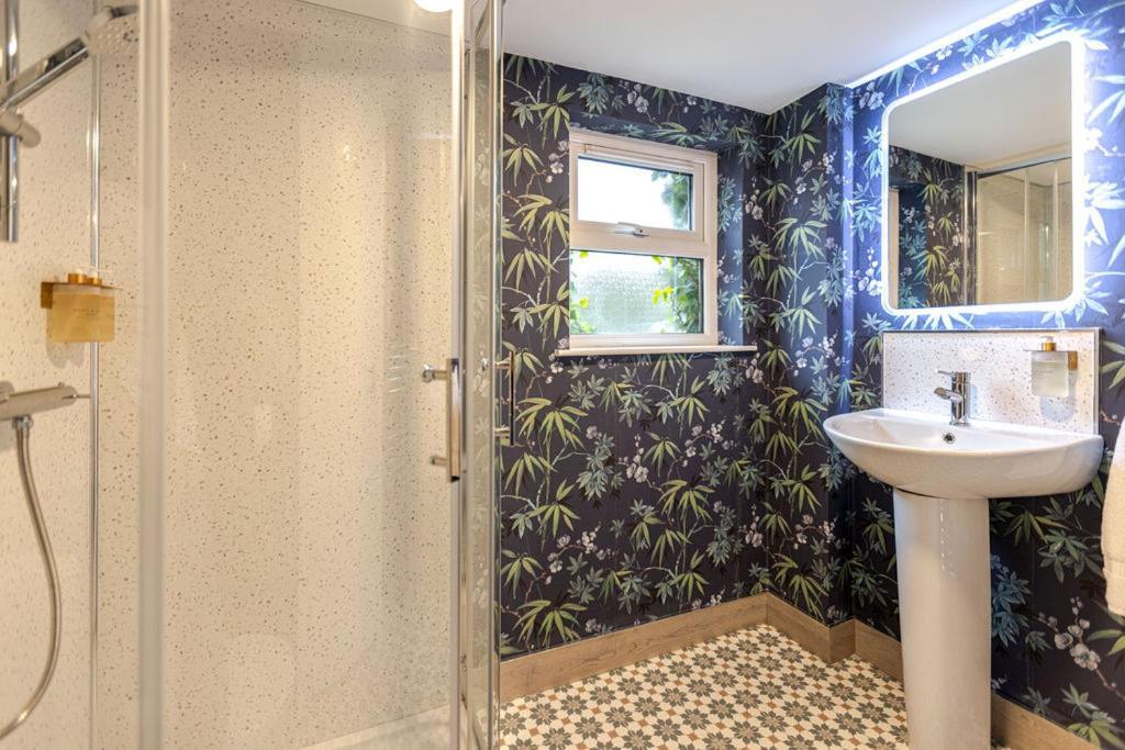 Hestia House Hotel Лъндъндери Екстериор снимка